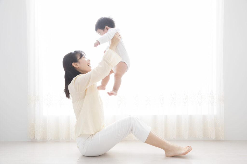 抱っこすることで泣き止むメカニズム