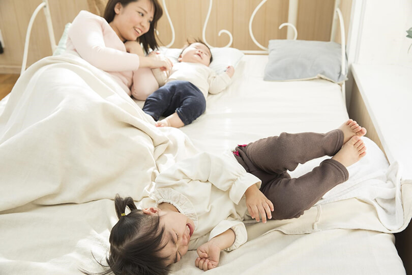 赤ちゃん返りとは?子供の心理と3つのベストな対応方法を紹介